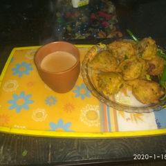 A picture of Aloo bonda.