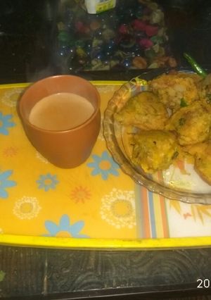 A picture of Aloo bonda.