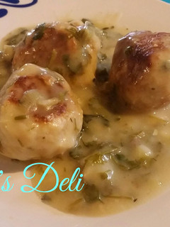 Una foto de Albóndigas de pescado en salsa verde