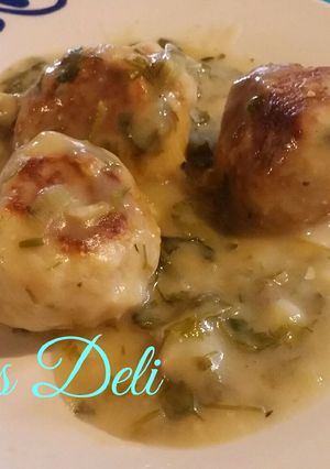 Una foto de Albóndigas de pescado en salsa verde