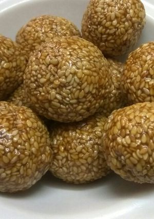 A picture of तिल गुड़ के लड्डू (Til Gud Ladoo).
