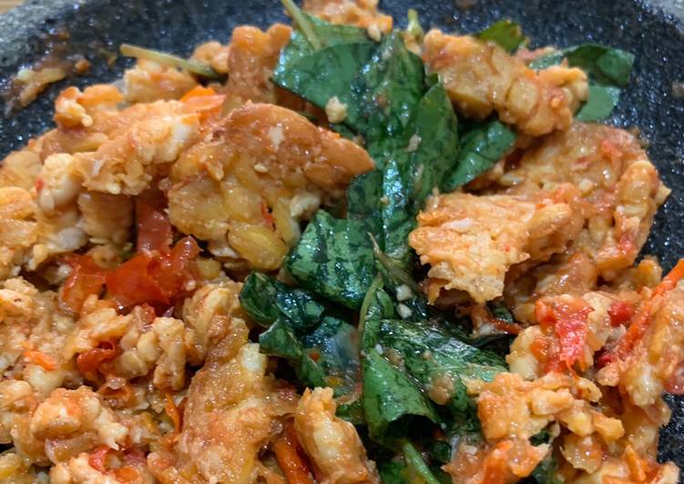 Resep Tempe penyet daun kemangi, Lezat Sekali