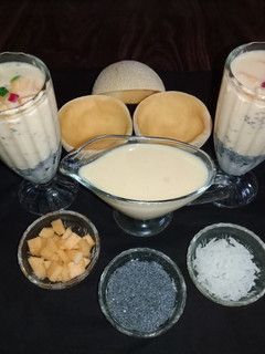 मस्कमेलन मिल्क शेक (Musk melon milk shake recipe in hindi) रेसिपी मुख्य फोटो