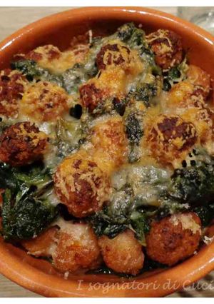 Foto di Cicorielle in brodo con le polpettine gratinate al forno
