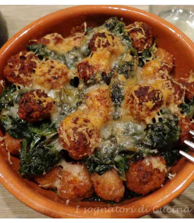 Foto di Cicorielle in brodo con le polpettine gratinate al forno