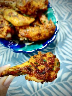 Una foto de Alitas de pollo con curry rojo