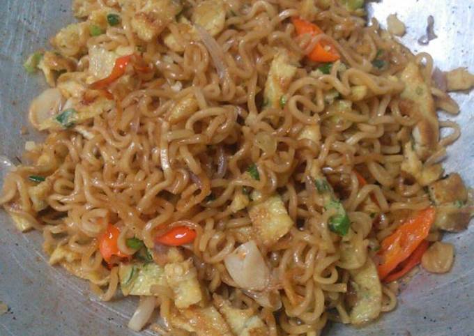Langkah Mudah untuk Menyiapkan Indomie Telur Goreng Pedes yang Lezat Sekali