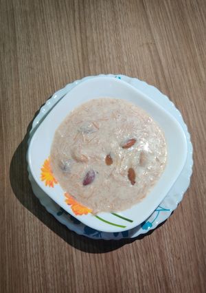A picture of Sheer Khurma.
