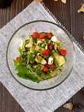 สลัดซูกินีซอสเพสโต้ (Keto Basil Pesto Zoodle Salad)