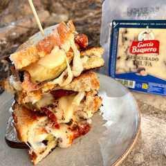 Sándwich de queso trufado, berenjena y tomate seco-レシピのメイン写真