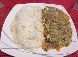 Una foto de Quinoa bicolor guisada