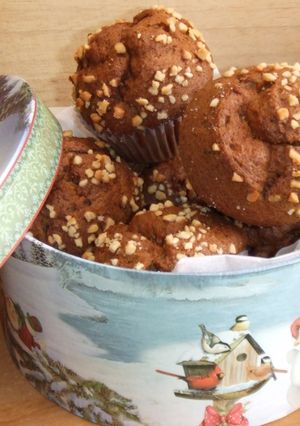 Foto principal de Budincitos de algarroba con azúcar morena y almendras tostados