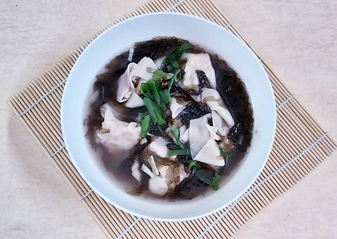 Cara Membuat Manduguk (Korean Dumpling Soup) yang Bikin Ngiler