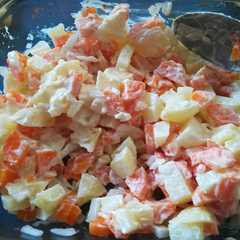 Una foto de Ensaladilla de patatas y zanahorias