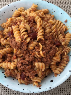 Una foto de Tornillos con carne molida y tomate (saca de apuro)