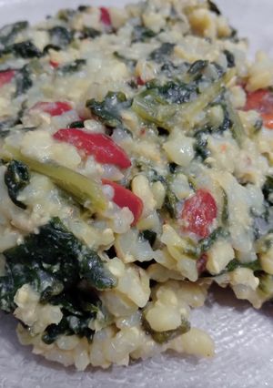 Una foto de 🍚 Arroz yamaní con revuelto de espinaca 🍚