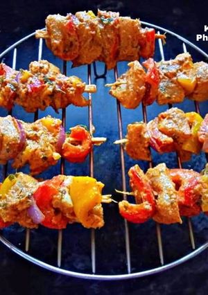 A picture of Chicken Tikka Kabab.