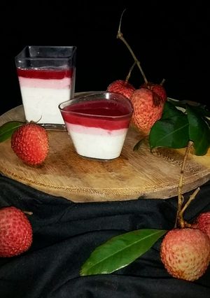 লিচু স্ট্রবেরি ইয়োগার্ট মুস (litchi strawberry yogurt mousse recipe in Bengali) রেসিপির প্রধান ছবি