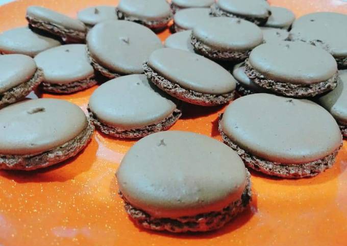 Chocolate Macaroons with Chocolate Ganache