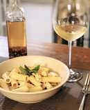 Pasta con salsa blanca
