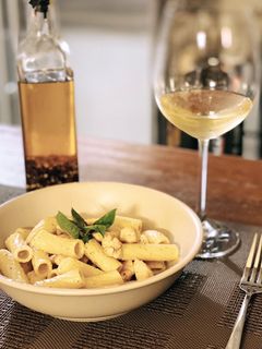 Una foto de Pasta con salsa blanca