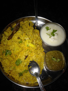 आलू,गोभी पुलाव(Aloo gobhi pulav recipe in hindi) रेसिपी मुख्य फोटो