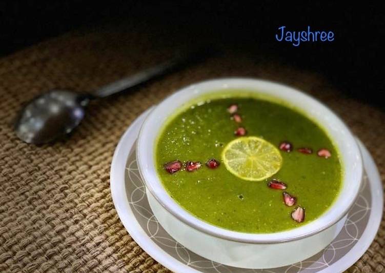 Drumstick and spinach soup