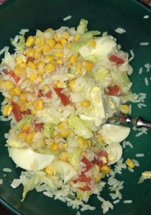 Una foto de Ensalada de arroz fresquita y saludable