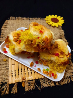 કચ્છી દાબેલી (Kutchi Dabeli Recipe In Gujarati) રેસીપી મુખ્ય ફોટો