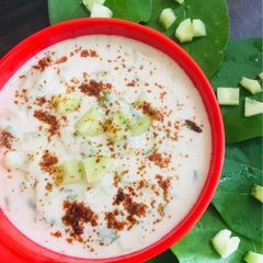 A picture of Spicy cucumber raita.