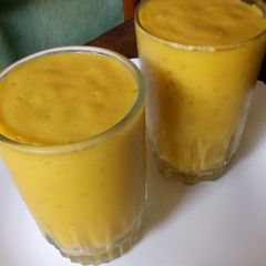 A picture of Mango banana smoothie.