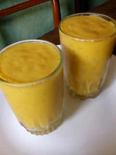 A picture of Mango banana smoothie.