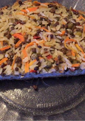 Una foto de Tortilla de arroz, lentejas, arvejas, zanahoria y Morrón