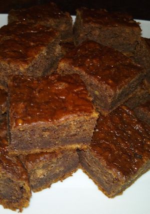 Una foto de Brownie de banana y cacao fácil