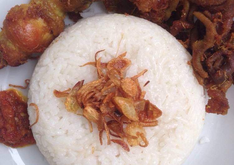 Langkah Mudah untuk Membuat Nasi uduk Rice cooker Anti Gagal