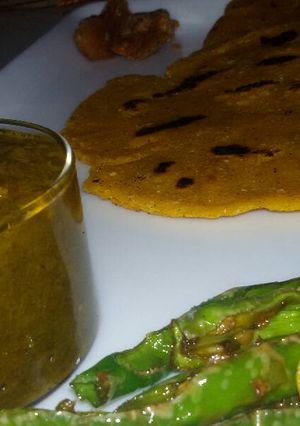 A picture of Sarson Ka Saag Makki Ki Roti.