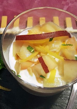 Foto principal de Vasito de yogur griego con nectarina