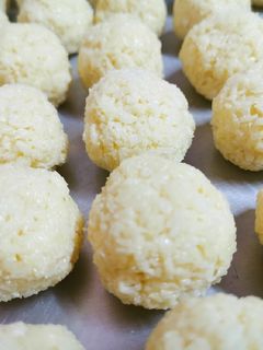 Una foto de Bolitas de coco súper fáciles