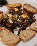 Ous trencats amb carxofes, xampinyons i espàrrecs de marge