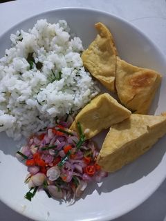 Foto resep Tahu Goreng Sambal Matah dengan Nasi Daun Jeruk