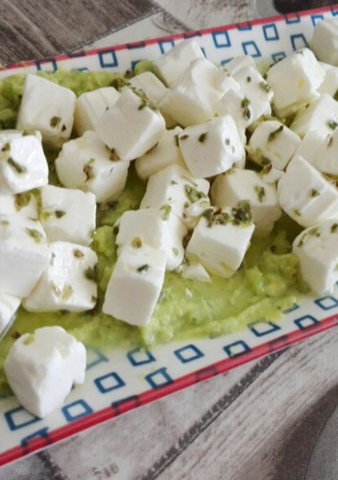 Una foto de Aguacate con queso Feta