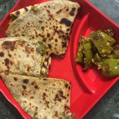 A picture of Mutter Allu ka crispy paratha.