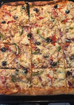 A picture of Chicken veggie homemade Pizza.