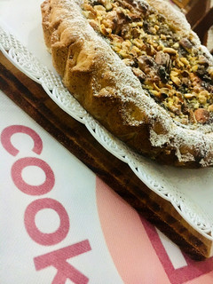Una foto de TARTA RELLENA CON DULCE DE BATATA/CHOCOLATE Y FRUTOS SECOS 🎉💯🎊😋👏😋