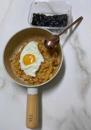 รูปของ ข้าวผัดกิมจิ 김치 뽁음밥