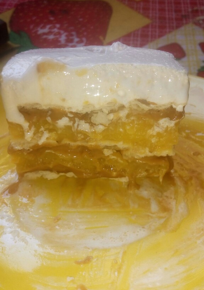Una foto de Torta manjar de naranja