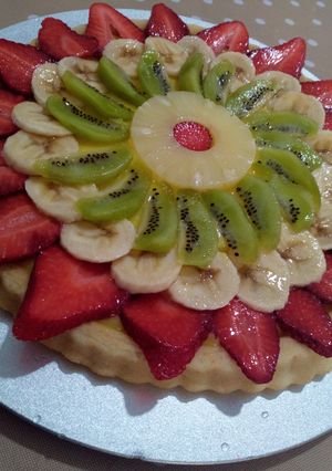 Foto di Crostata morbida con crema e frutta senza uova