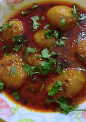 A picture of Dum Aloo without onion.