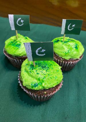 A picture of Green cup cakes🇵🇰🇵🇰.