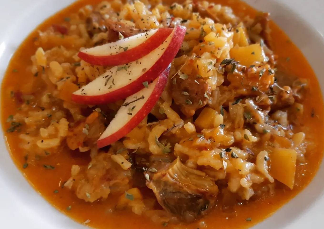 Arroz caldoso de costillas de cerdo y manzana